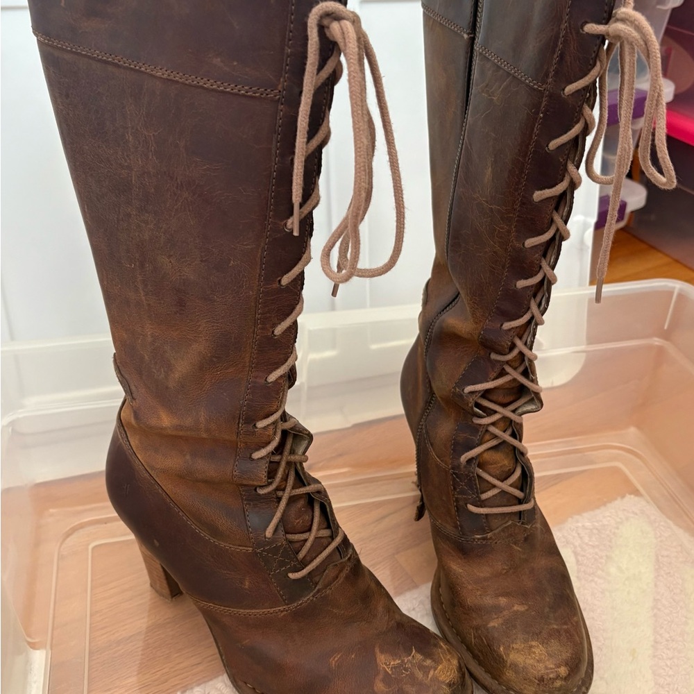 Frye authentic “Villager” Brown leather lace-up front boots with inner zip, 8.5